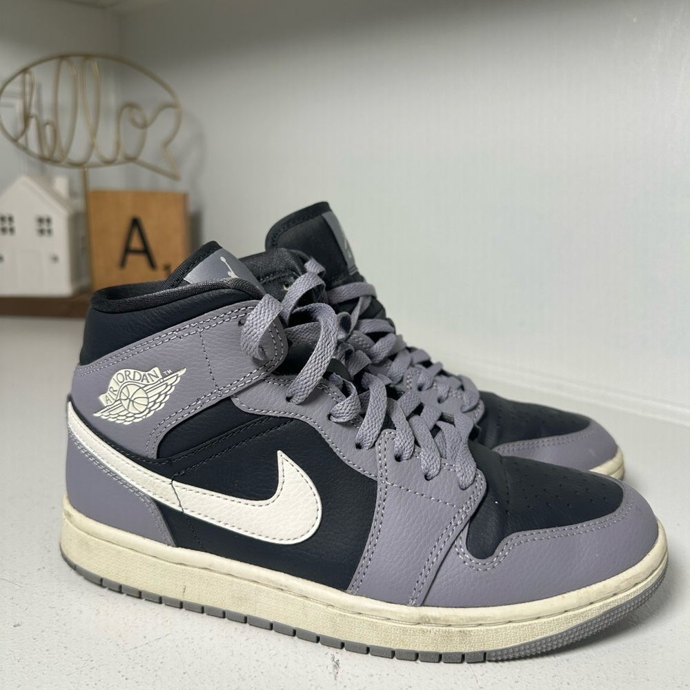 Nike Air Jordan 1 Mid Women's 8 Gray Black White Leather Sneakers BQ6472-022 - Picture 5 of 9